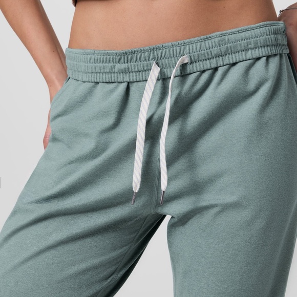 Vuori DreamKnit Boyfriend Sweatpant & Halo Essential Tank Set Pistachio Small - Picture 9 of 10